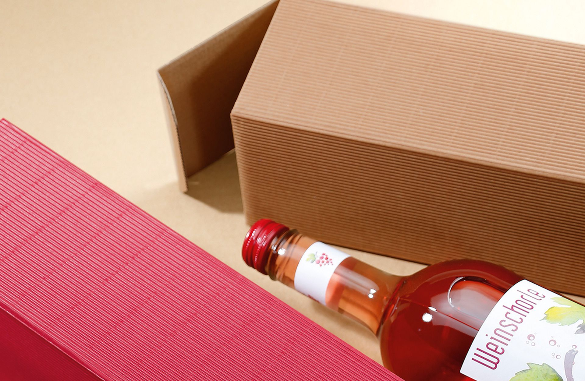 Gift packaging, single-face board, for bottles, in red and natural colour