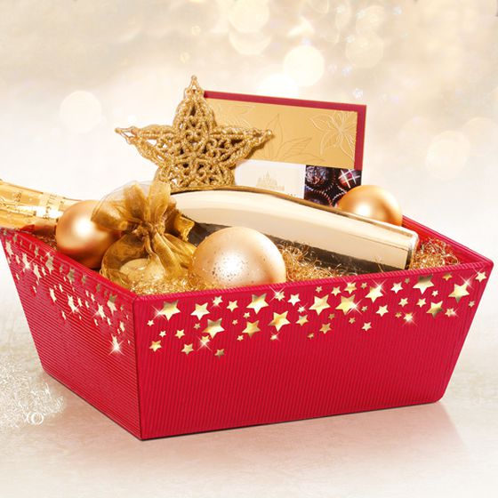 Roter Präsentkorb "Sternenregen" mit Weihnachtsdekoration in gold.